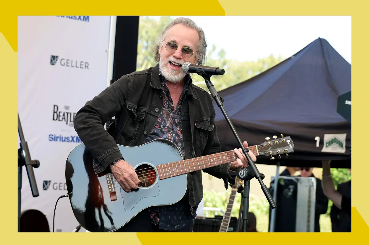 Penyanyi legendaris rock klasik Jackson Browne tampil di atas panggung