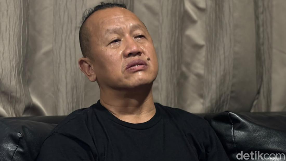 Sandy PAS Band saat menyampaikan duka cita