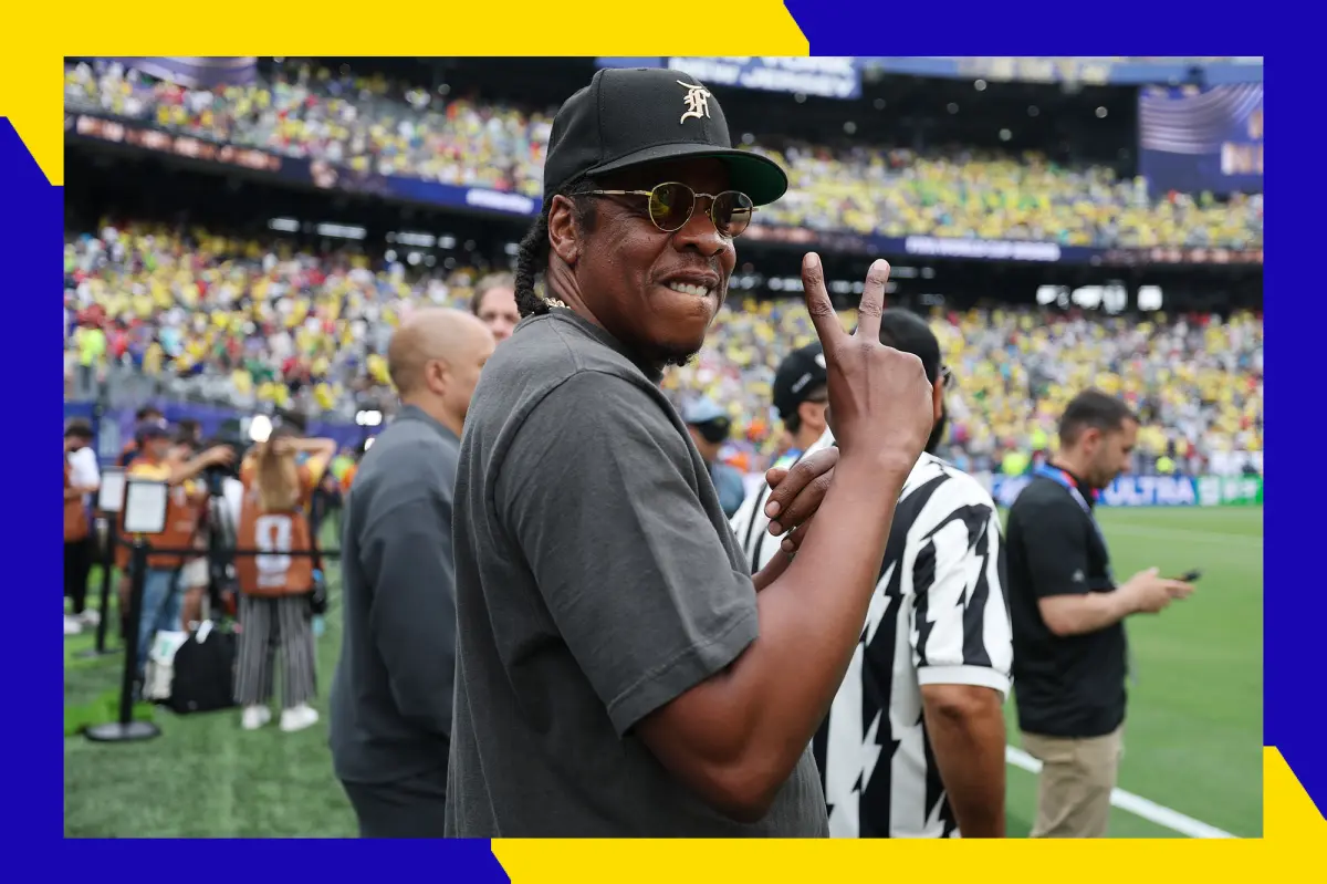 Penyanyi rap JAY-Z saat tampil di atas panggung konser